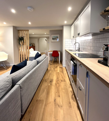 Others 5, Stylish Studio Apartment in Clifton Village, North Somerset