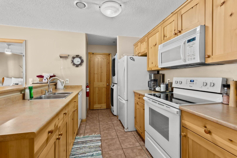 Private kitchen 3, Crystal Forest #51 2 Bedroom Condo, Thompson-Nicola