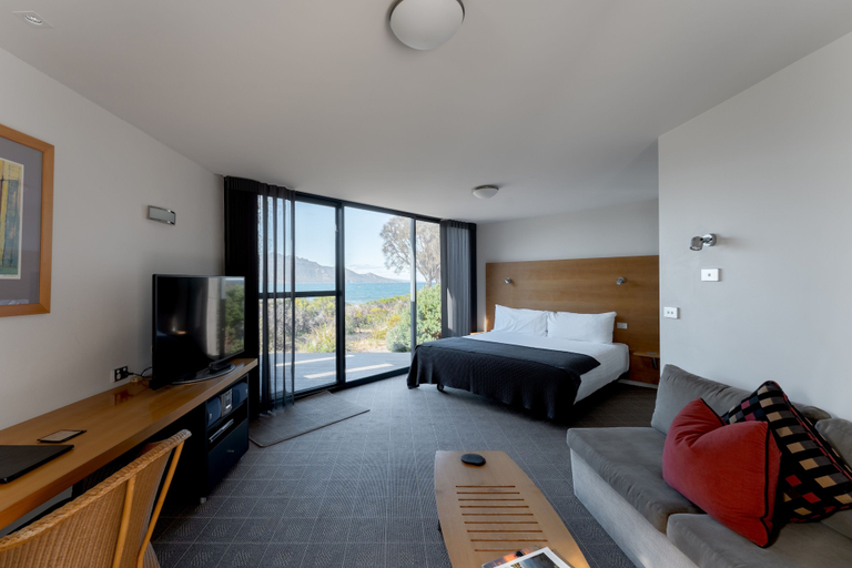 Bedroom 2, Edge of the Bay, Glamorgan-Spring Bay