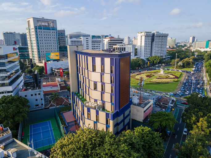 Exterior & Views 29