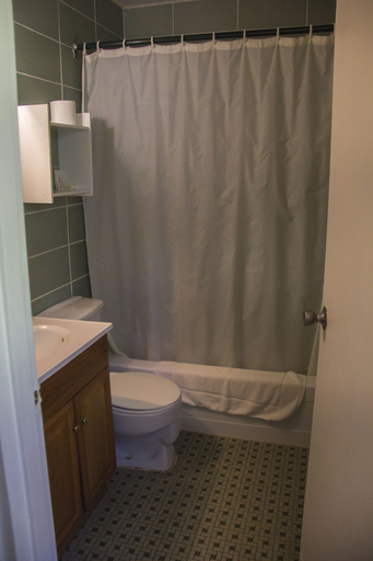 Bathroom 4, Riverview Motel, Haldimand-Norfolk