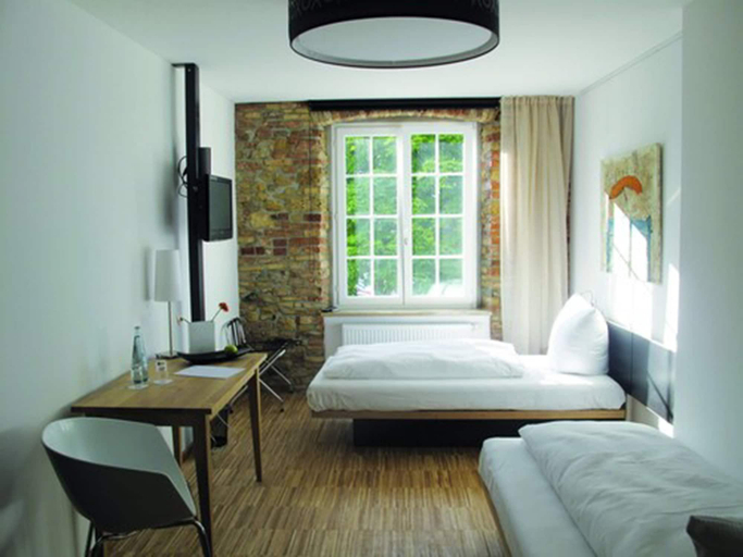 Bedroom 2, OX Hotel Café Bar Restaurant, Breisgau-Hochschwarzwald