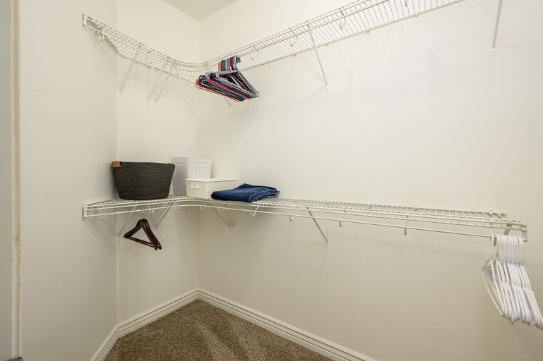 Interior 3, Villa Desert Ridge 2 Bedroom Condo by RedAwning, Maricopa