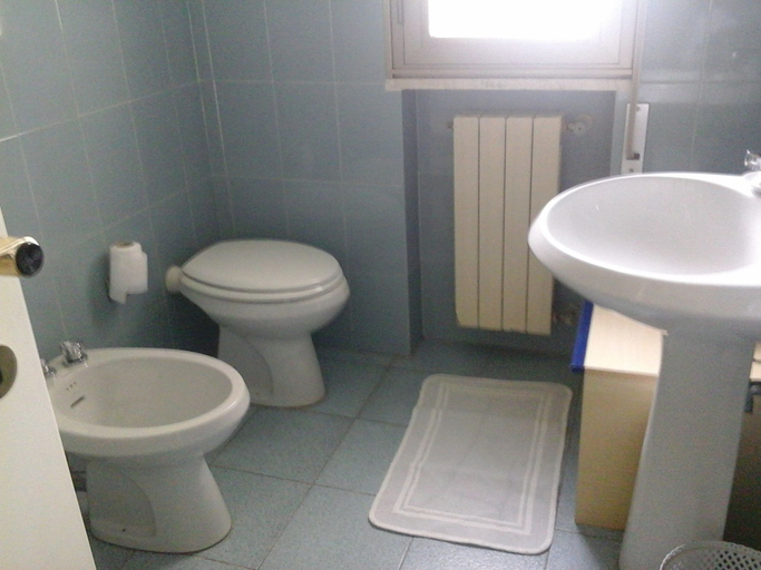 Bathroom 4, Residence La Vignetta, Savona