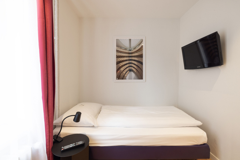 Bedroom 2, Fred Guest House Hauptbahnhof - Self Check-in, Zürich