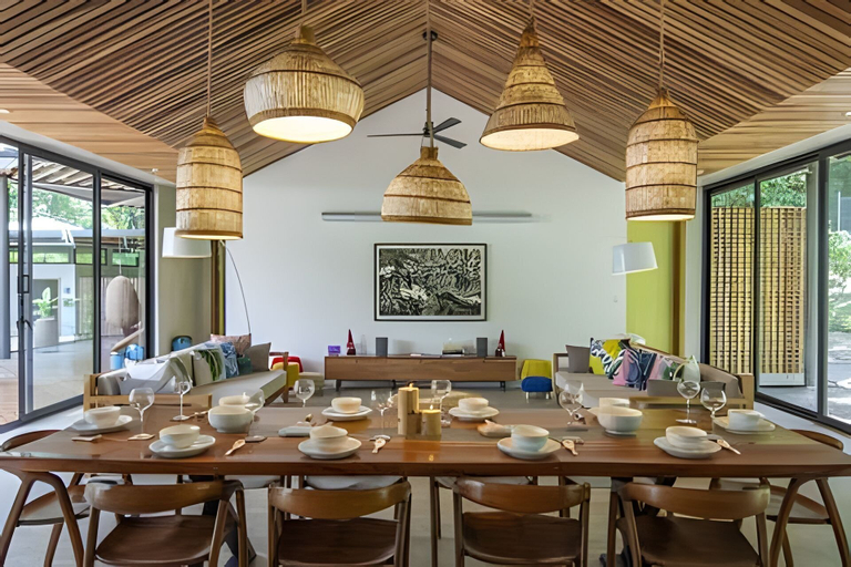 Food & Drinks 4, Caribbean Courtyard Villas 6 to 10 pp, Talamanca