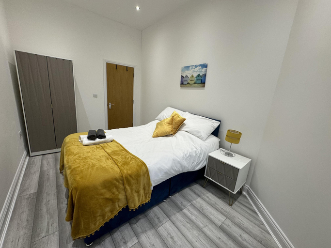 Bedroom, Gorgeous Spacious Apartment With Sea View, Essex