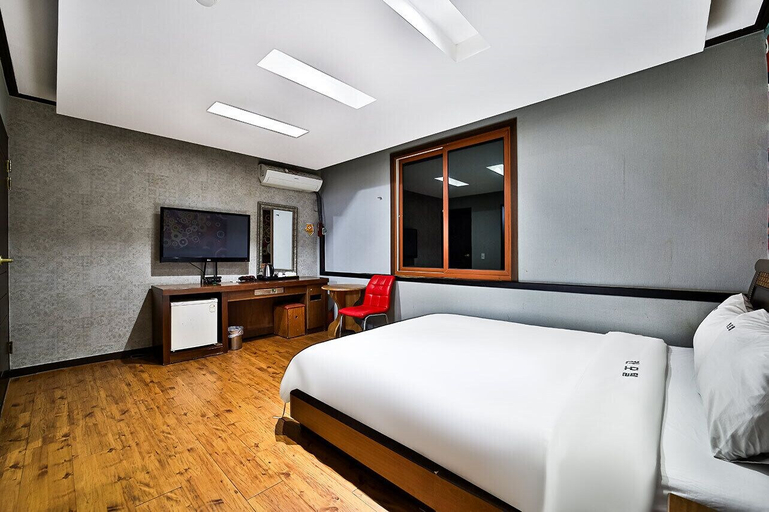 Bedroom 2, Khan Motel, Suncheon