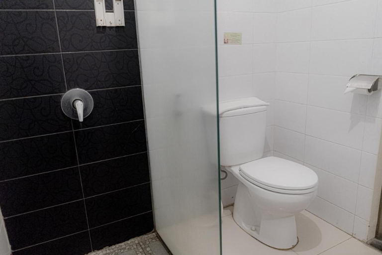 Bathroom 10