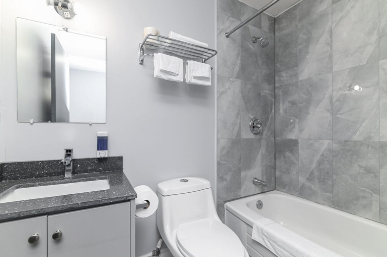 Bathroom 3, Lakeside Inn Restaurant and Bar, Lennox and Addington
