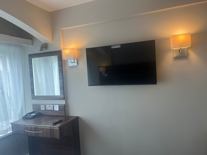 Others 5, Riverside Hotel, Warwickshire