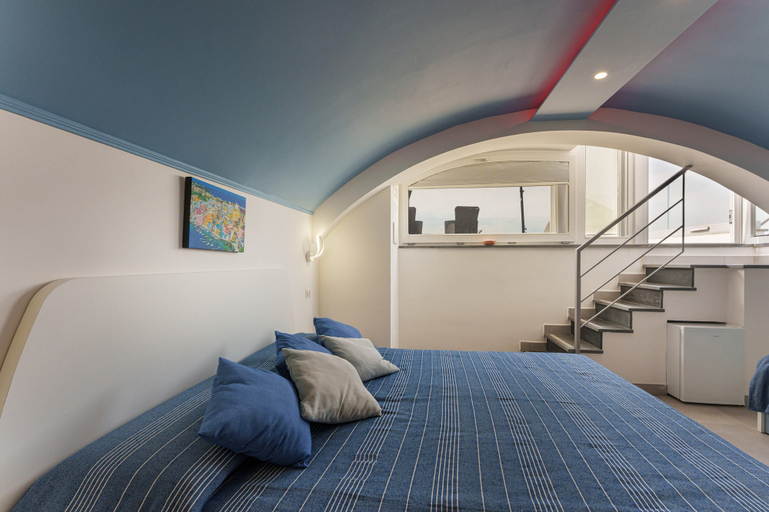 Bedroom 3, Le rondinelle rooms, Napoli