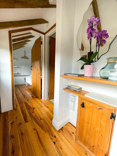 Bathroom 2, Holmdale Holiday Cottages, East Sussex