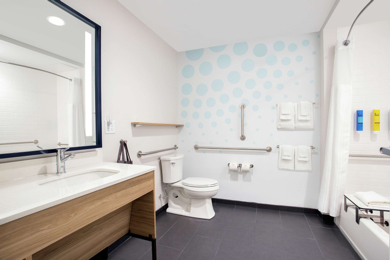 Bathroom 13