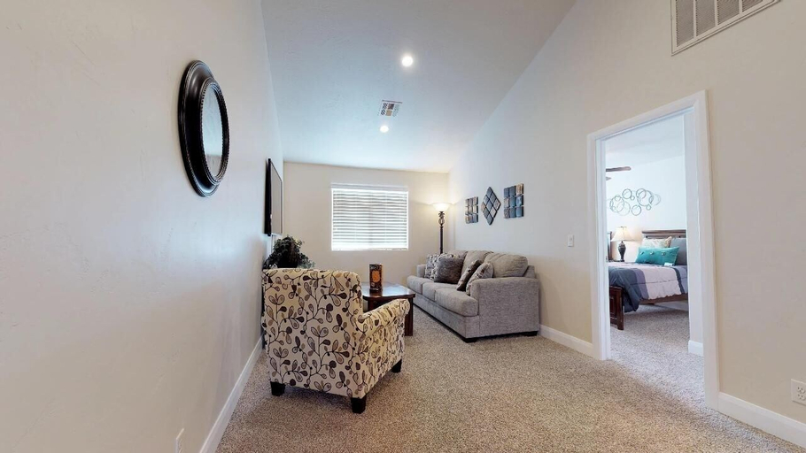 Living room 2, Southern Delight 3 Bedroom Apts by RedAwning, Washington