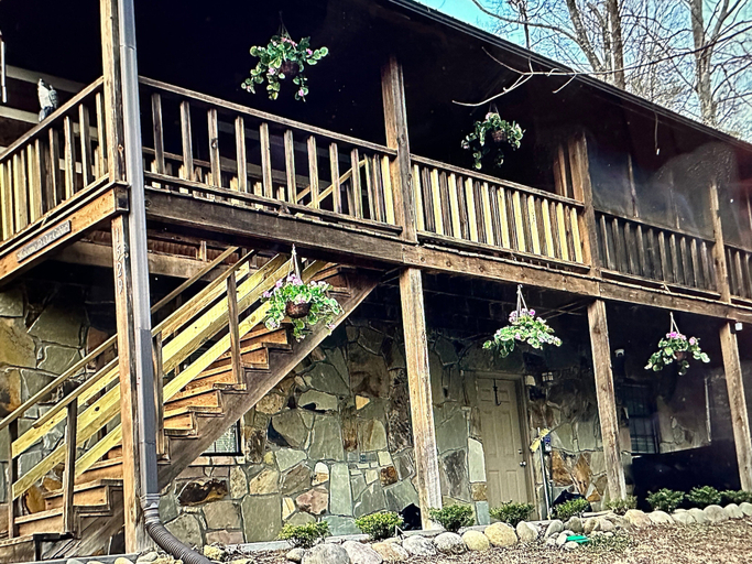 Exterior & Views 2, Bruno's Mountain Cave, Sevier