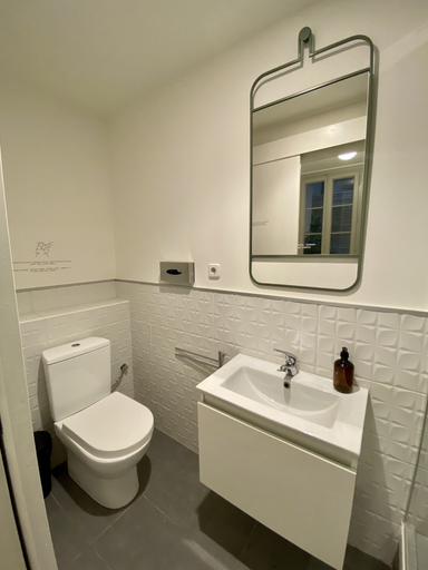 Bathroom 3, Piulet Hostel, Barcelona