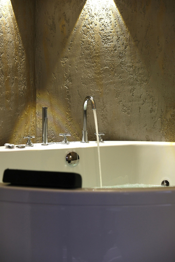 Bathroom 8