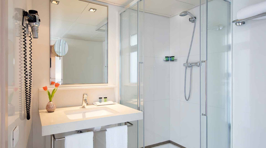 Bathroom 4, Park Hotel Barcelona, Barcelona