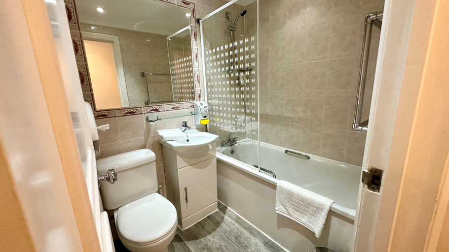 Bathroom 4, Smart Hyde Park View - Hostel, London