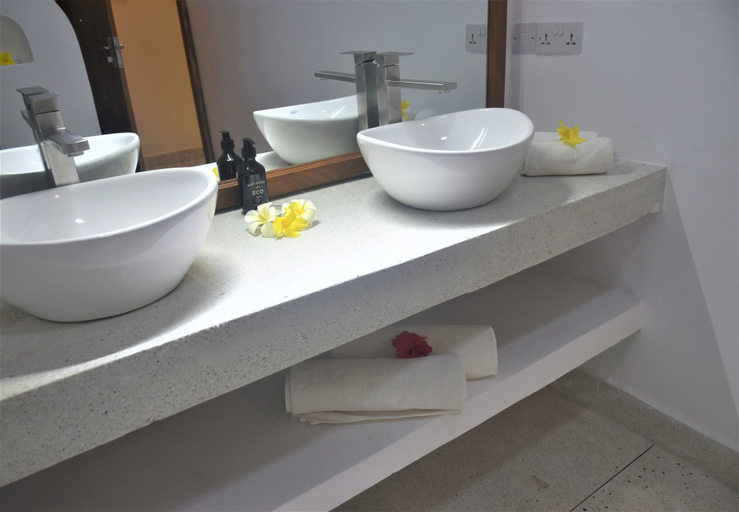 Bathroom 4, Blue Palm Zanzibar, Kusini