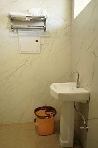 Bathroom 3, Maharaja Hotel and Restaurant, Fatehabad