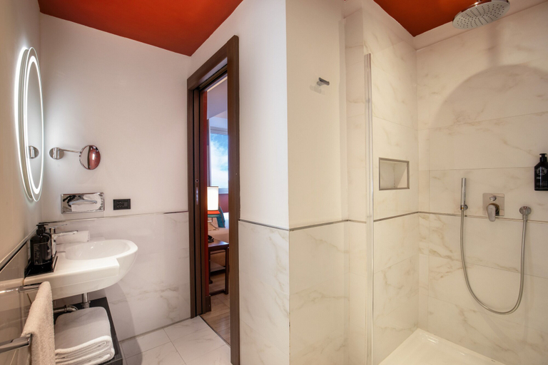 Bathroom 4, The Independent Hotel, Roma