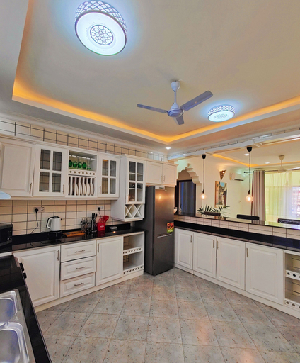 Others 4, Ayaa Apartments, Mjini