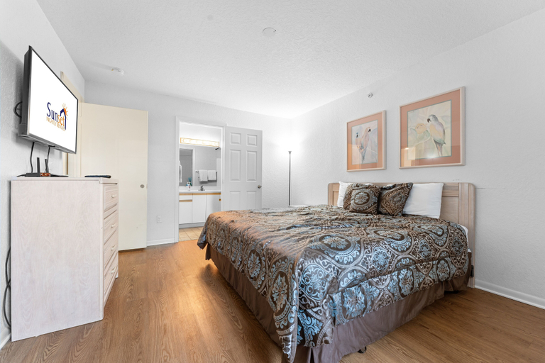 Bedroom 3, Carefree Getaways 2 Bedroom Condo by RedAwning, Taney