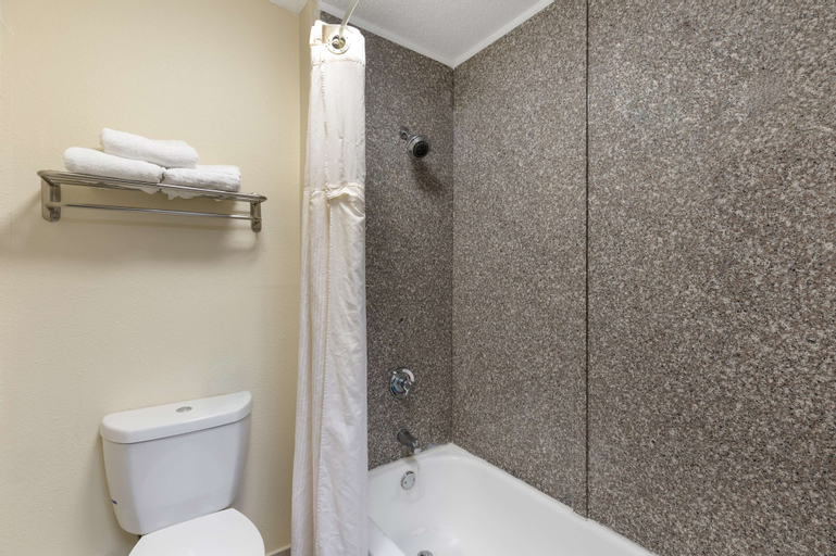 Bathroom 20