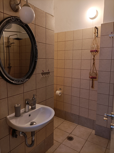 Bathroom 3, The Urban Escape, Attica