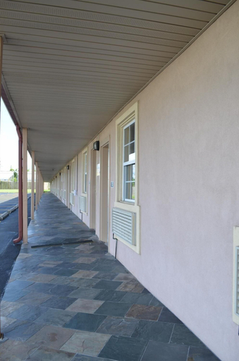 Exterior & Views 2, Economy Inn, Orleans