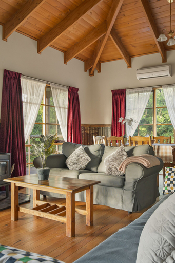 Others 4, StayAU Sunset Cottage 2BR Farm Retreat, Yarra Ranges - North