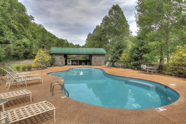 Sport & Beauty, Kim's Cove, Sevier