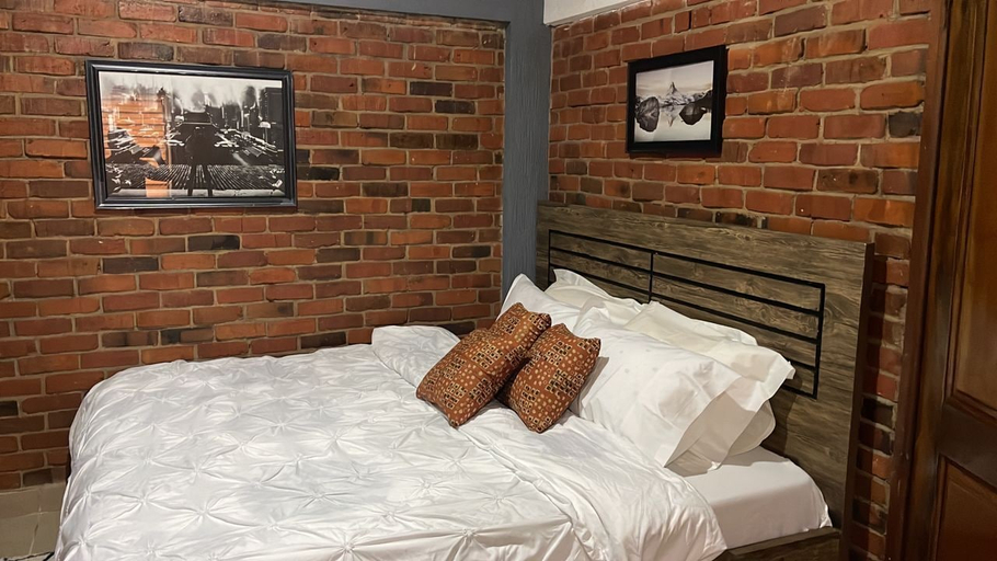 Bedroom 2, Cozy Bricks Apartments, Ga West