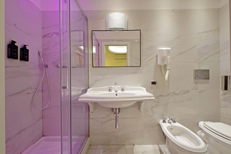 Bathroom 5, alla locanda Malandra, Roma