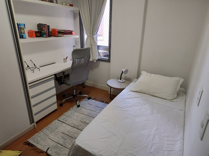 Bedroom 5, Hostel for One: quarto e banheiro privativos, Vitoria
