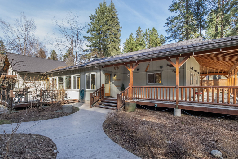 Exterior 5, Riverside Cabin 5 Bedroom Home by RedAwning, Chelan