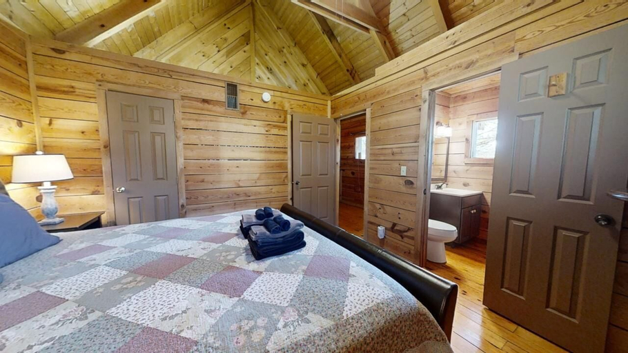 Bedroom 3, Chelle's Sanctuary, Blount