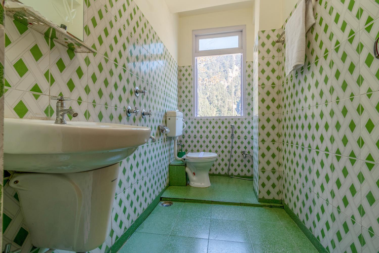 Bathroom 2, Magellan's The Grand Lachen, North Sikkim
