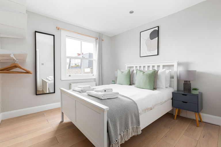 Bedroom 3, Radiant 2 Bed Flat near Portobello, London