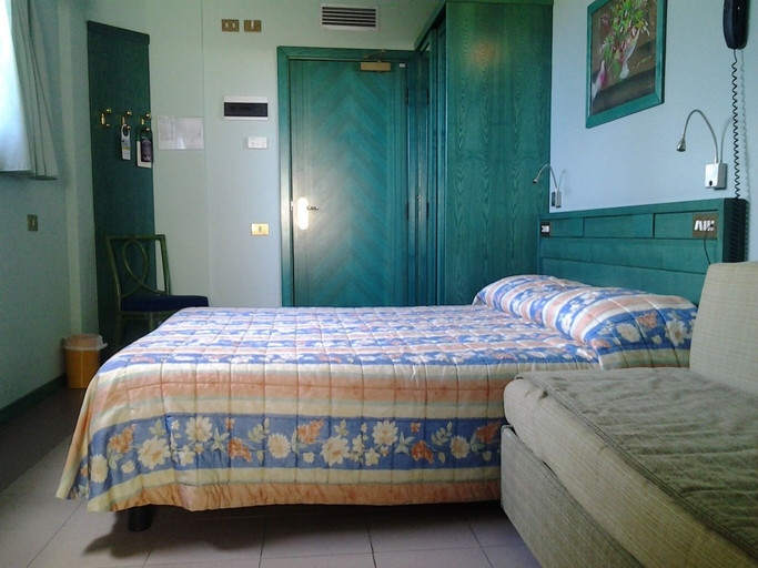 Bedroom 3, Dante Family Beach Resort, Ravenna