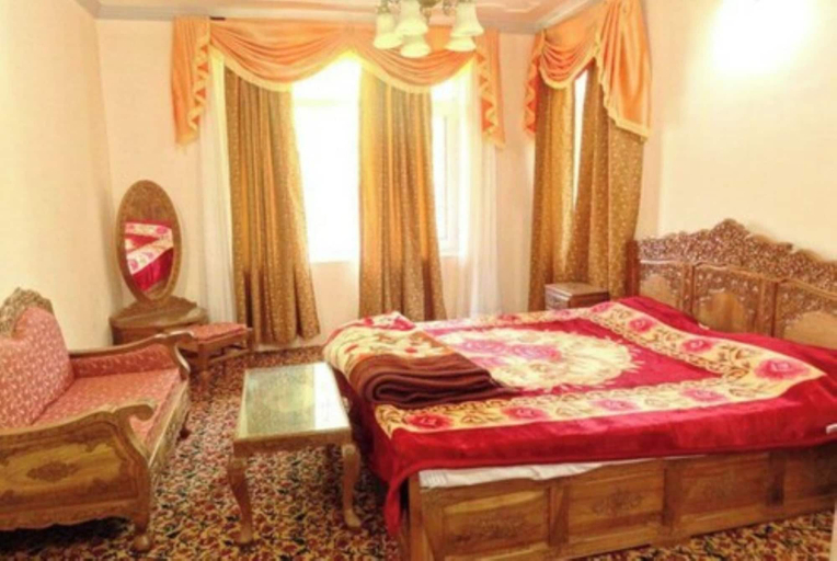 Bedroom 3, Goroomgo Khanday Guest House srinagar, Srinagar