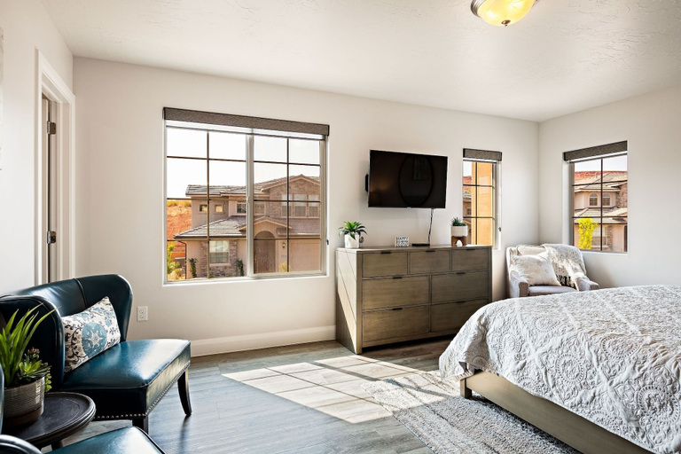 Bedroom 5, Zion Sunrise by RedAwning, Washington