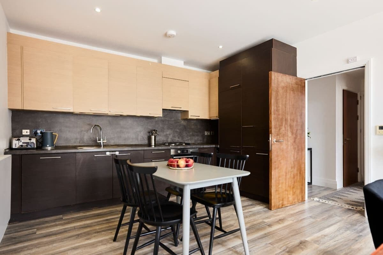 Others 5, The Harlesden Breakout - Glamorous 2bdr Flat, London