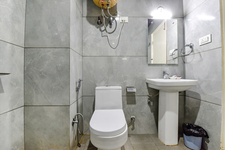Bathroom, Fabhotel Manali Heaven, Kullu