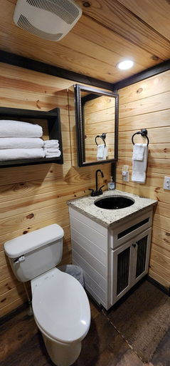 Bathroom 4, Emberglow Outdoor Resort, Polk