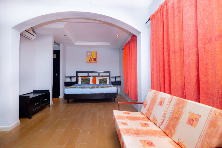 Bedroom 3, Sarge's Hotel, Kombo Saint Mary