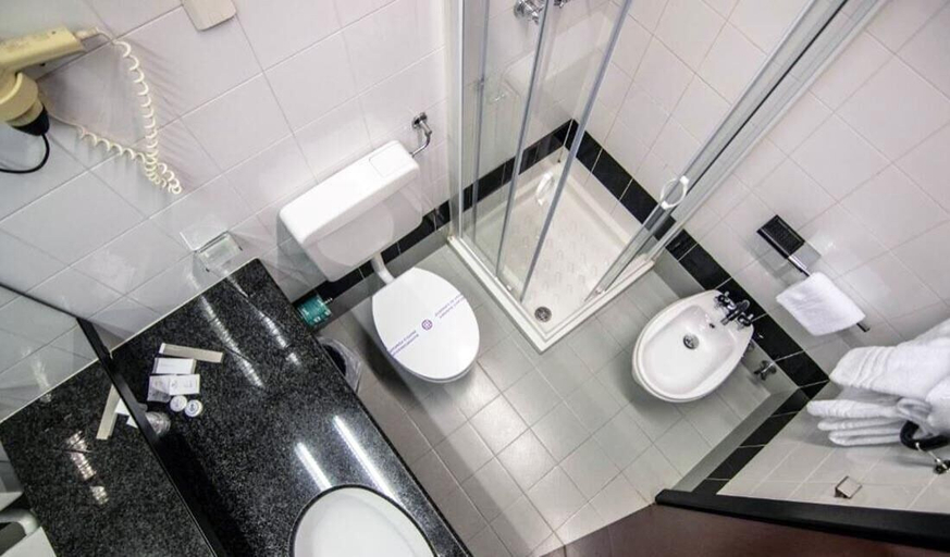 Bathroom 4, Hotel Concorde, Novara