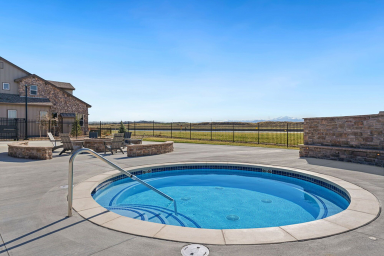 Sport & Beauty 5, Serene Retreat With Hot Tub, Sauna, Pool & Gym, Larimer
